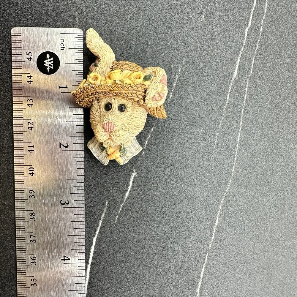Vintage Boys Bears Daphne Straw Hat Rabbit With Carrot Bear wear Brooch Pin 2 In